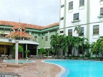 Holiday Hotel Phnom Penh Exterior photo