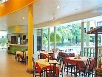 Holiday Hotel Phnom Penh Exterior photo