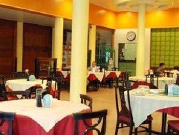 Holiday Hotel Phnom Penh Exterior photo